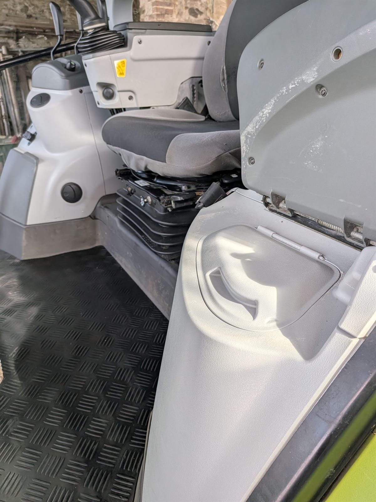 Détail poste de conduite 4